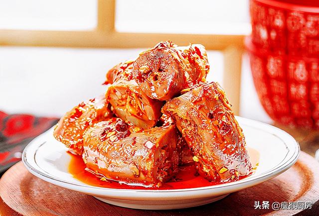 绝味鸭脖是哪的，绝味鸭脖是哪的特产（全国最出名的三家鸭脖）