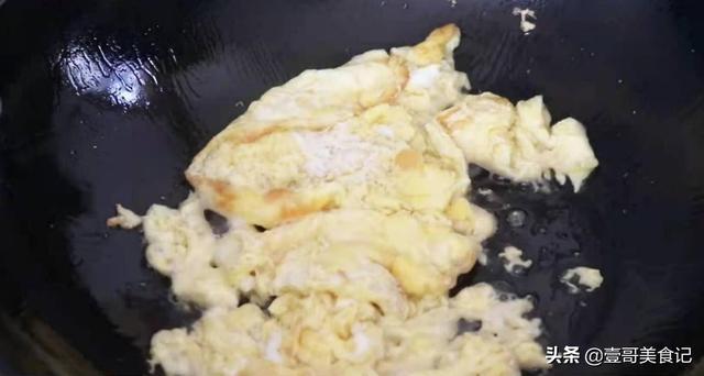 炒西兰花的家常做法，清炒西兰花怎么做好吃（西兰花怎么炒才好吃）
