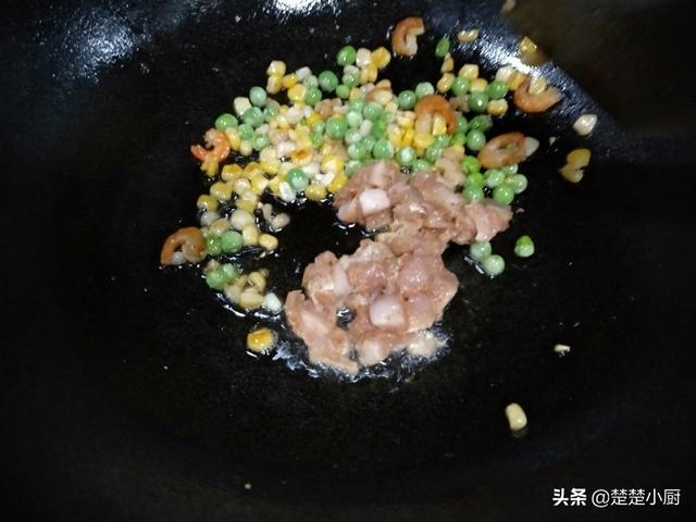 南瓜盅蒸饭做法步骤，板栗南瓜盅虾仁鸡肉丁蒸饭