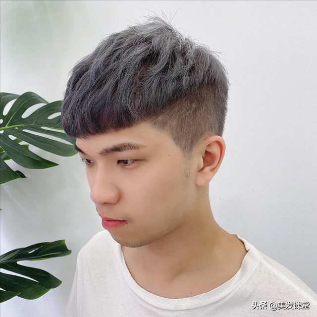 男生在家怎么做挑染，男生在家怎么染头（经典又百搭的色卡存起来）