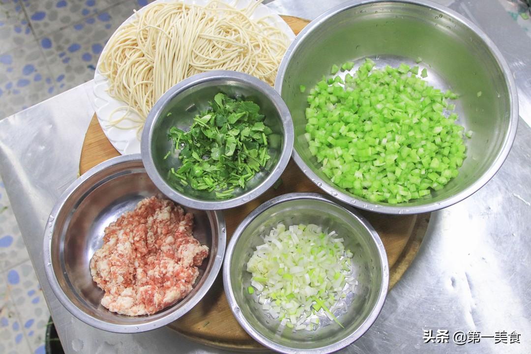 炸酱面用什么酱，炸酱面用什么酱炒（做炸酱面到底用黄豆酱还是甜面酱）