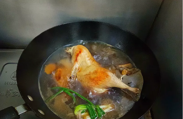 酱鸭怎么烧好吃，自制酱板鸭的做法（不油腻家人的最爱）