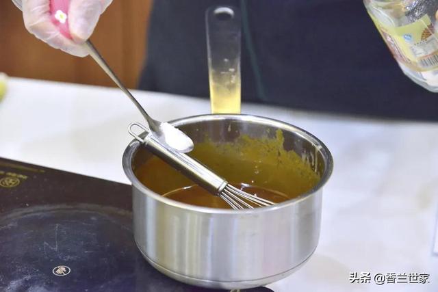 如何制作美味的咖啡蛋糕，如何制作美味的咖啡蛋糕步骤（咖啡焦糖杯子蛋糕）