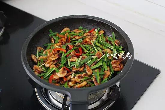 韭菜的做法，油菜的做法大全家常菜（家里连续一周每天都闻韭菜香）