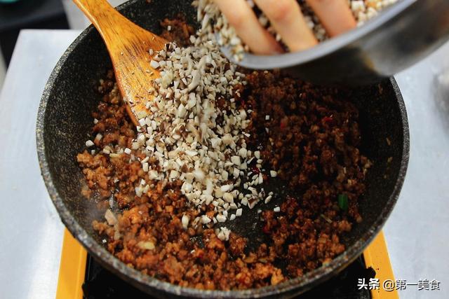 香菇肉馅饺子怎么调馅，家常香菇肉馅怎么调（教你做香菇肉酱）
