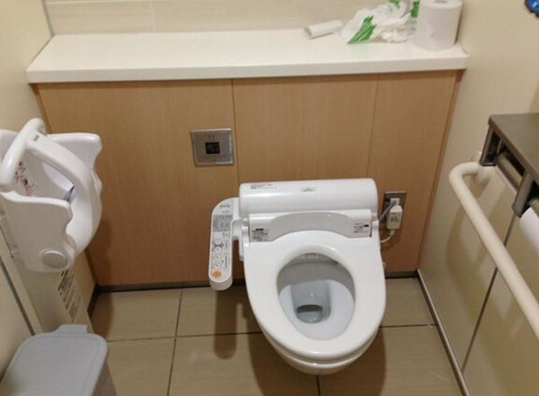 马桶水箱水位调节，教你如何调整马桶水位（内行人只用了1招）