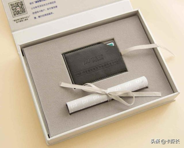 实用的小白金卡，实用的小白金卡(实用的小白金卡)（15家银行45张爆火信用卡）