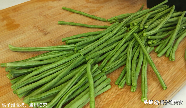 焯过水的豆角怎么做好吃，豆角焯水之后怎么炒好吃（豆角最好吃的做法）