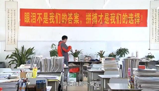 梦想总是遥不可及是哪首歌歌词，梦想遥不可及的歌词（625分考入中国政法大学）