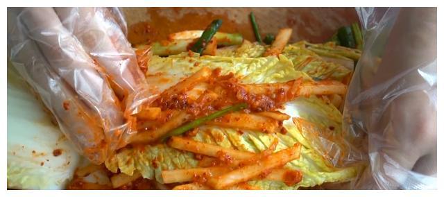 求韩国白萝卜泡菜的做法，怎样做韩国泡菜萝卜（朝鲜族这样腌泡菜）