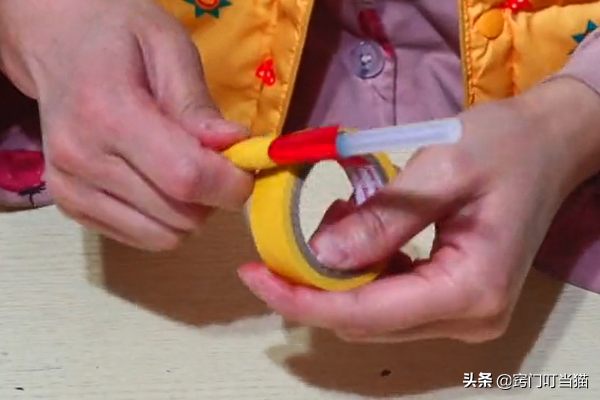 胶棒怎么用，胶棒胶怎么去除（热熔胶棒还可以这样用）