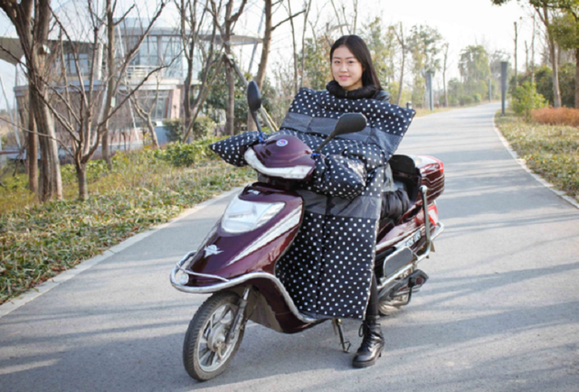 为什么电动车挡风被禁用，电动车禁用挡风被、遮阳伞