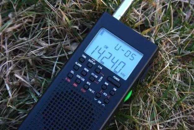 安装收音机到桌面，手机怎样安装收音机（价格在1000元以内的便携式短波收音机测评）