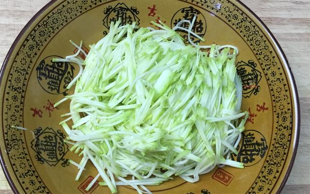 蔬菜海鲜饼做法图解，蔬菜鱼饼的做法（早餐真是太好吃了）