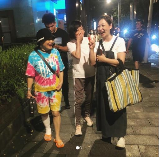 比莉的儿子，周汤豪的爸爸是谁（她的故事远比想象的更加难以置信）