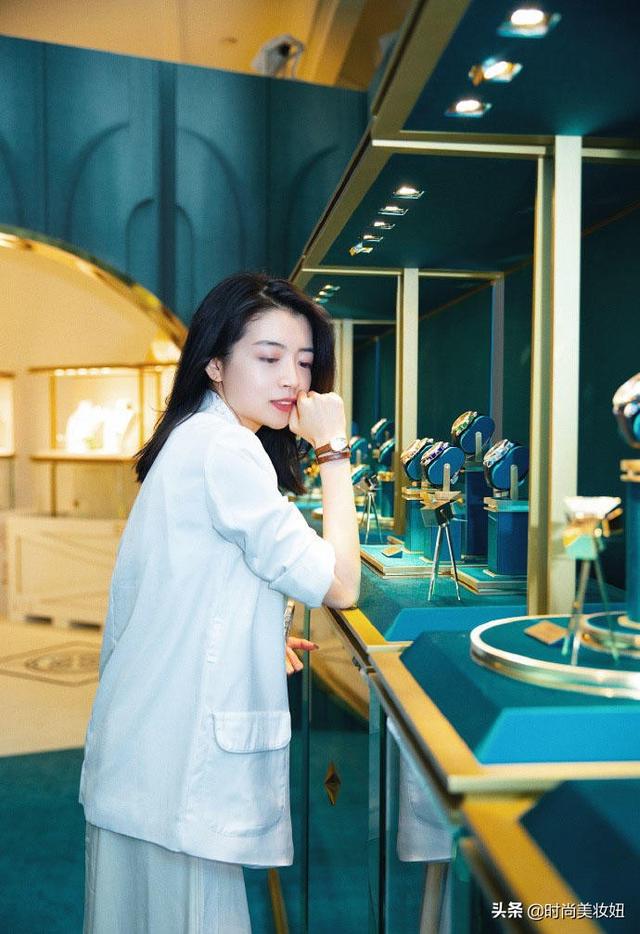 开衫毛衣怎么搭配好看，开衫毛衣里面搭配什么（学三木博主用针织开衫配毛衣）