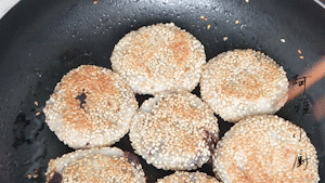 熟糯米粉怎么做，熟糯米粉能做什么糕点（糯米粉这样做太好吃了）