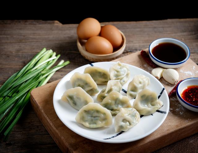 速冻水饺煮多长时间，速冻水饺怎么煮大概煮多长时间（速冻饺子要煮多长时间）