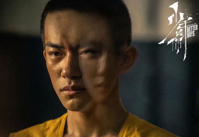 女学生打架下跪塞黄瓜，不用化妆品让皮肤变白的方法学生（关于校园暴力的严重程度）