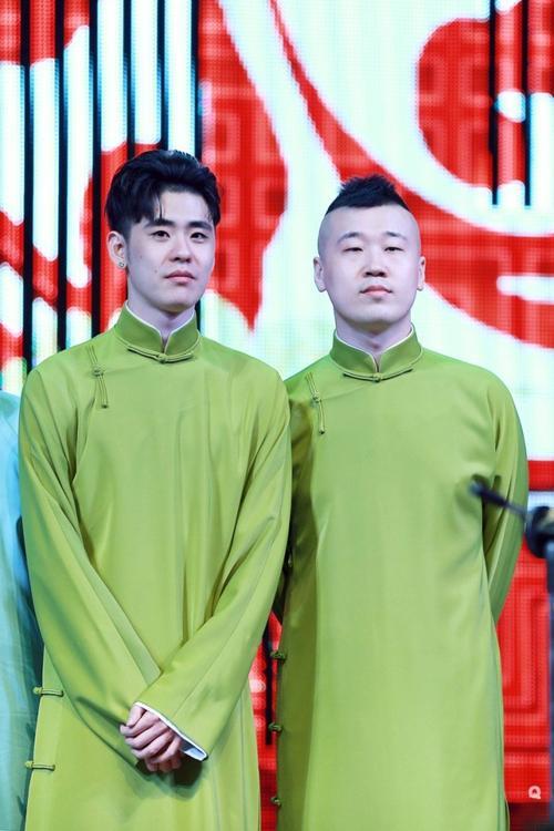 德云社烧饼身高多少，相声演员烧饼身高多少（有几个师父真的要跳起来才能打到头）