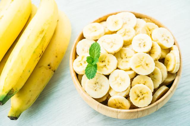 吃香蕉的功效和作用，常吃香蕉的功效和作用（坚持吃香蕉，会有5件好事发生）