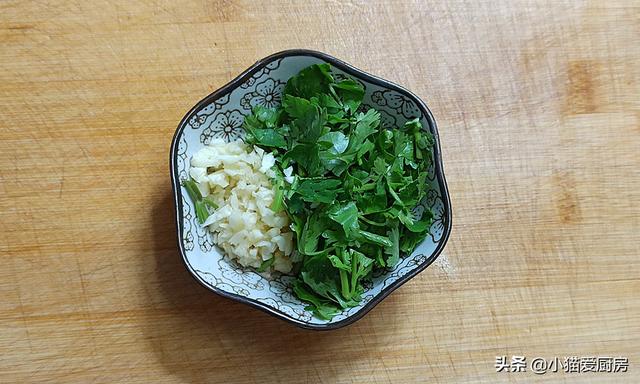 糖醋辣椒的做法，家庭自制泡糖醋辣椒的做法（味道酸甜鲜香让你越吃越上瘾）