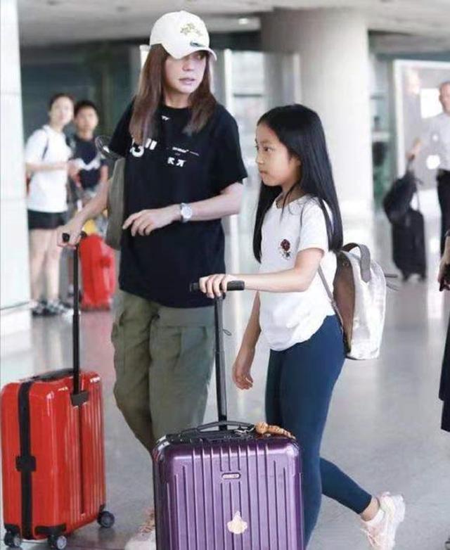 赵薇女儿生日捐款25万，连续6年捐款从未间断（赵薇女儿共捐款150万）