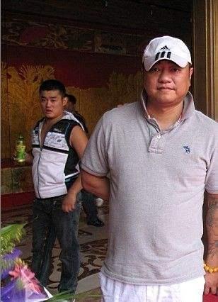 李宝敏狂揍社会人视频，李宝敏（张家豪与李宝敏在酒吧发生冲突）