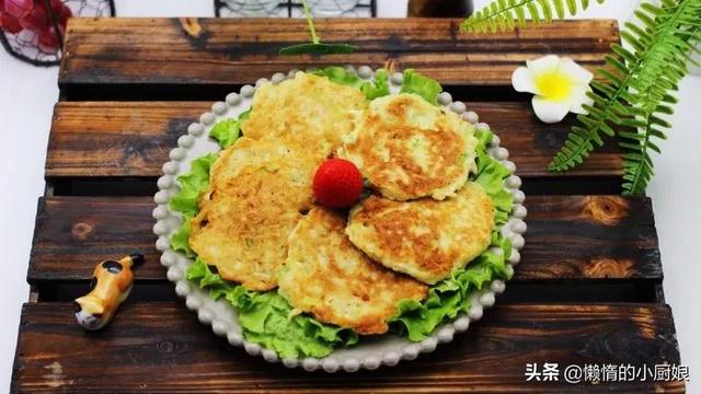 剩馒头怎么做好吃，老面馒头怎么做好吃（像我这样加2根火腿和鸡蛋）