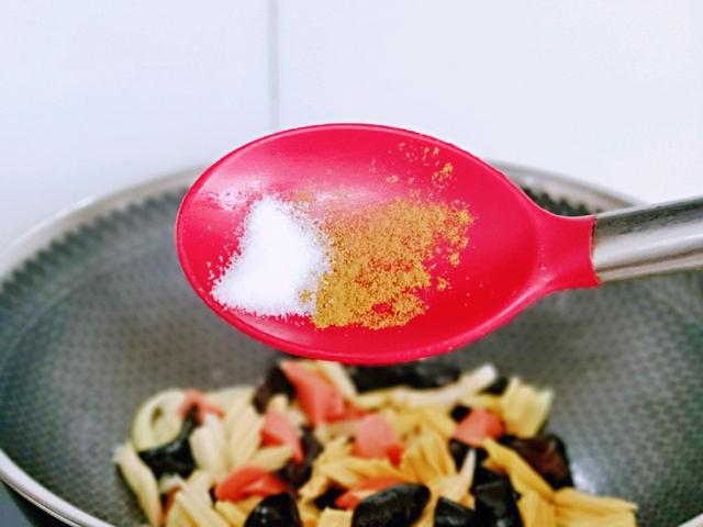 腐竹木耳怎么炒，腐竹木耳怎么炒好吃（木耳和腐竹搭配一起炒）