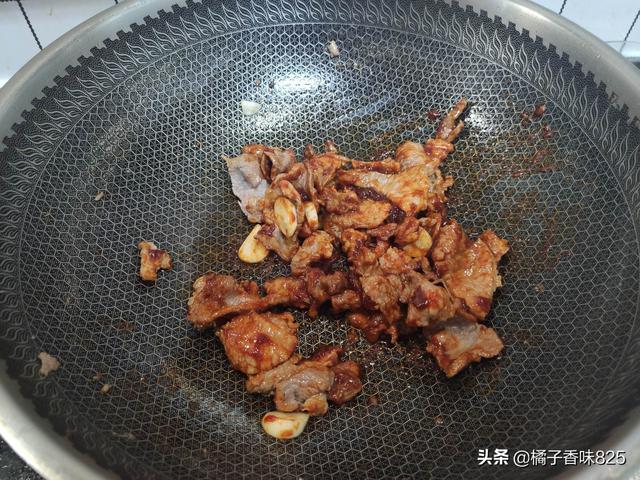 辣白菜炒年糕的家常做法，辣白菜与年糕天生一对