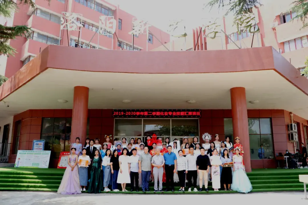 平面模特培训学校（洛阳新艺学院以艺术为桥梁）