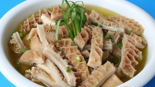 牛肚汤要怎么做好吃，牛肚汤做法：它肚脆汤香