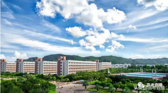 吉林大学珠海学院学费，吉林大学珠海学院学费变化（广东最豪华的高校究竟有多气派）