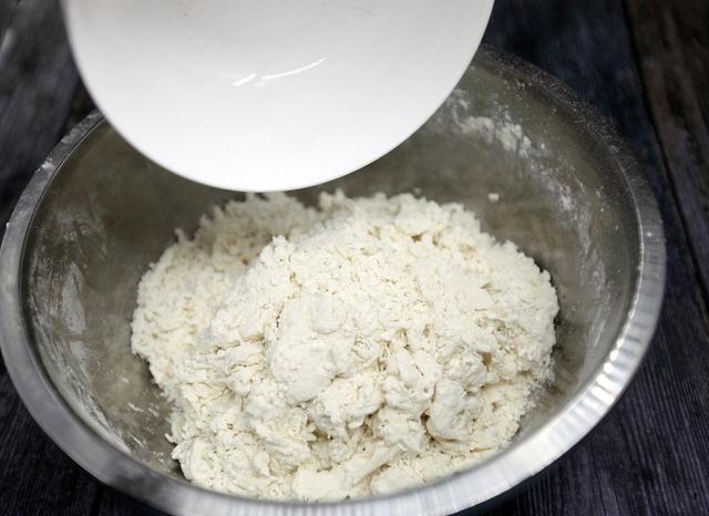 包饺子怎么和面，包饺子面怎么和面（吃法不同用水不同）