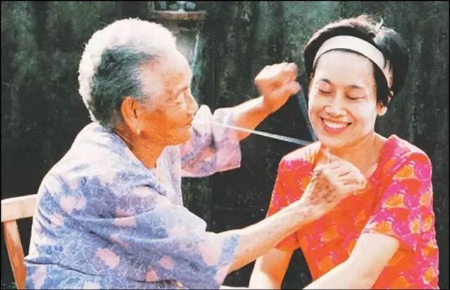 der是什么意思，网络用语der是什么意思（欧美女生迷上了人工磨皮）