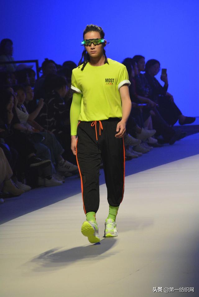 a21是以纯吗，a21 以纯（以纯线上品牌A21登陆春季广东时装周）