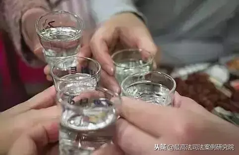 劝酒致死法律法规（饮酒致死未尽到注意义务的共同饮酒人应承担连带责任）