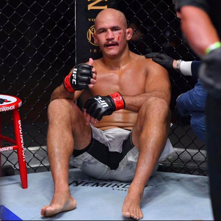 ufc多斯桑托斯(37岁的小菊桑托斯被ufc开除!