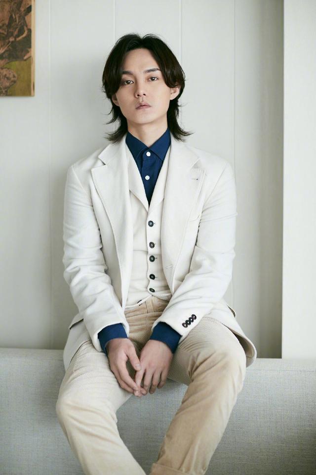 宝石蓝是什么颜色，艳蓝和宝石蓝（多穿这3种“颜色”）