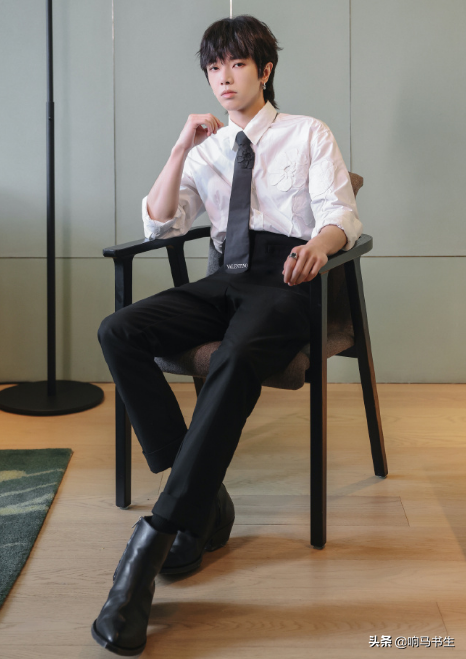 情书歌词，情书歌词克然（华晨宇的《地球之盐》）