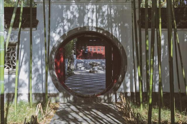 绝句文徵明还是念文微明，绝句作者文征明（57句“竹”诗词：一竿修竹）