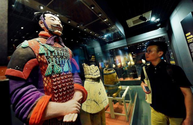 兵马俑本来的颜色是什么色，兵马俑原来的本色是什么颜色（有一种颜色至今难以复原）