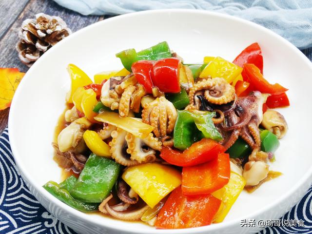 白灼八爪鱼的做法，鲜活八爪鱼的做法（学会了八爪鱼脆嫩又好吃）