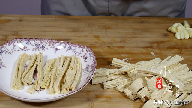 辣条的制作方法，怎样自制健康又好吃的辣条（数亿人都还吃的零食）