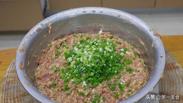 饺子馅怎么调才好吃，正宗饺子馅怎么调最好吃（饺子馆的馅料真正调制顺序是怎样的）