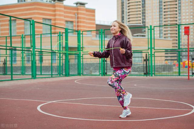 跳绳对身体有什么好处，跳绳对身体有什么好处和坏处的视频有没有（坚持跳绳，你会收获这5个益处）