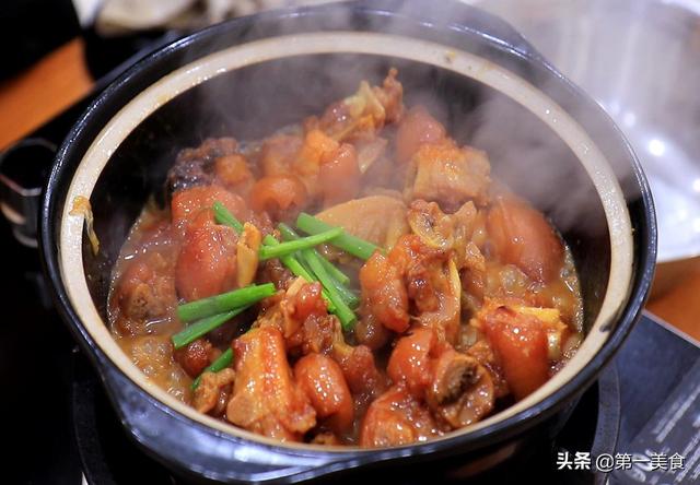 怎样炖猪蹄，怎样炖猪蹄汤好喝又营养（这才是砂锅炖猪蹄最好吃的家常做法）