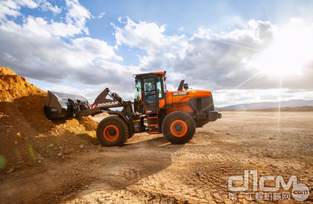 特大型铲车型号，小型铲车型号（斗山新型DL-7系列轮式装载机出击美国市场）