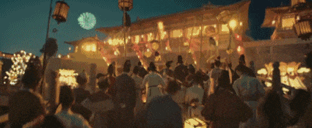 三人同日来喜见百花开打一个字，“三人同日来（年味最后一关——元宵）